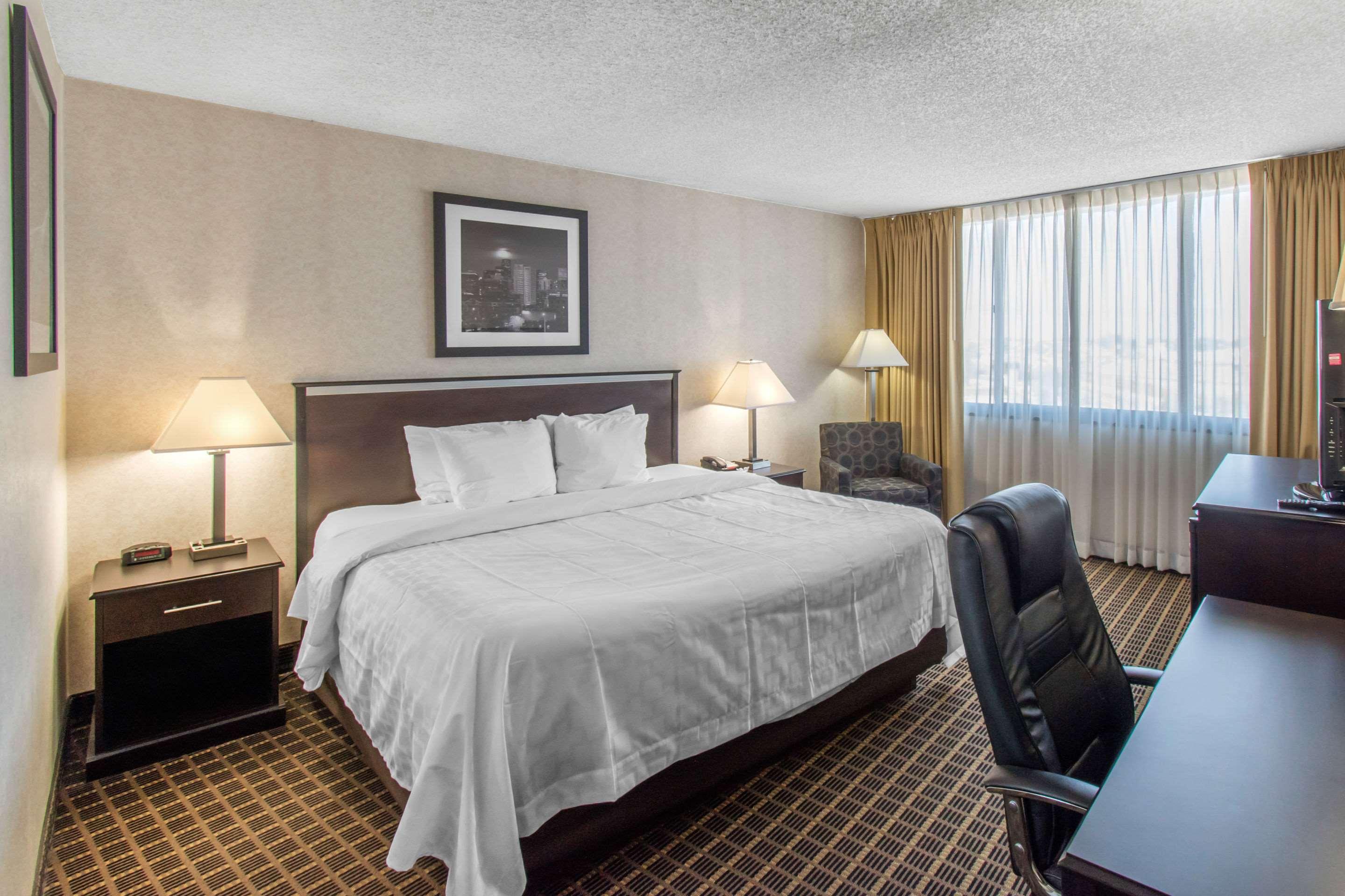Clarion Hotel Denver Central Exterior photo